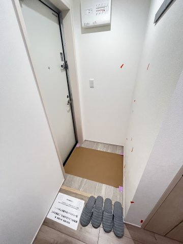 大阪市城東区鴫野東３丁目のアパートの玄関