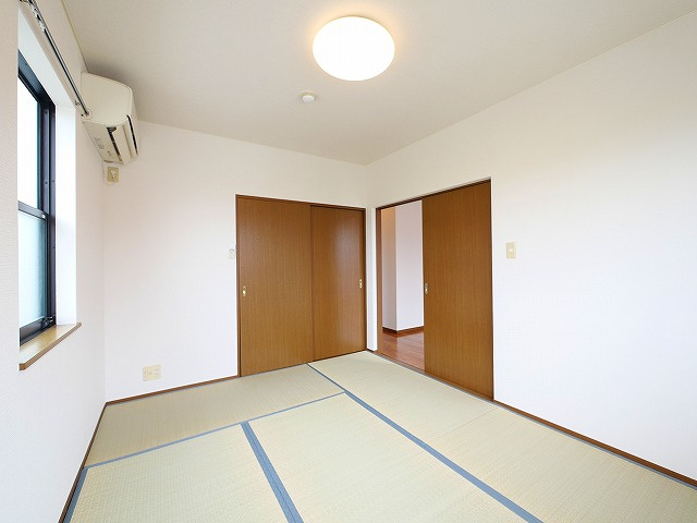 コンフォルト平松の和室