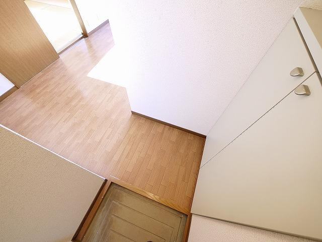 コンフォルト平松の玄関|収納もある玄関です