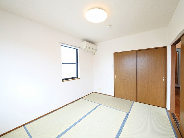 コンフォルト平松の和室