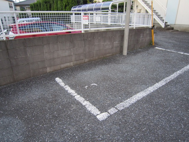 シャンティ東宮原の駐車場