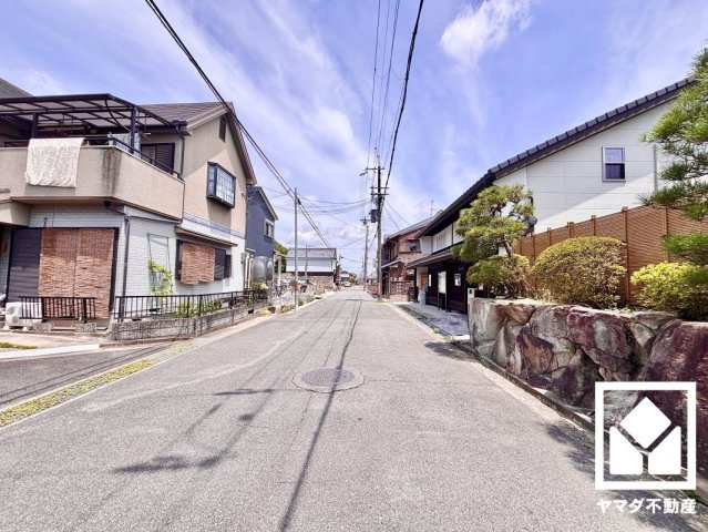 八幡市八幡神原の前面道路含む現地写真