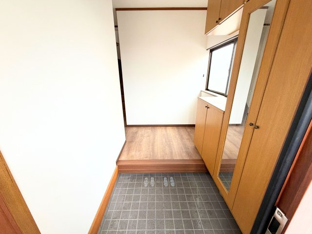 北久米町戸建ての玄関|                                                  