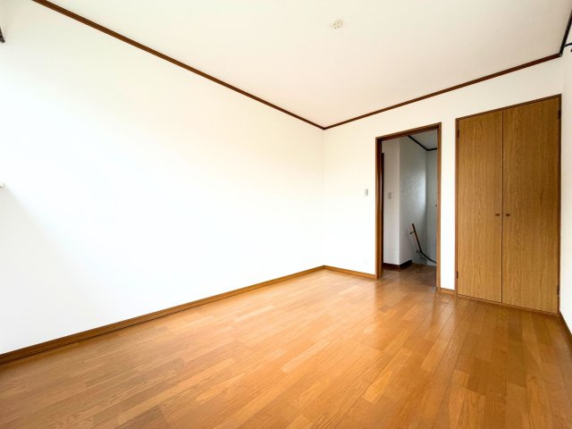 北久米町戸建ての洋室|                                                  