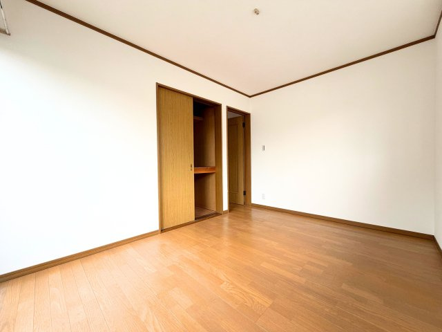 北久米町戸建ての洋室|                                                  