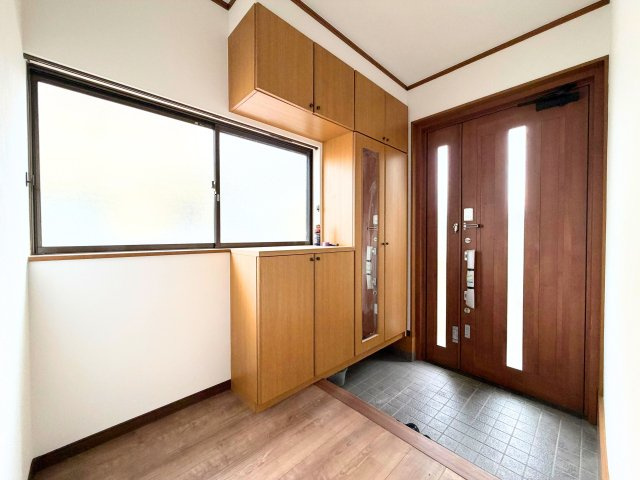 北久米町戸建ての玄関|                                                  