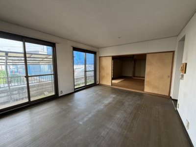 【洋室】 | 商業施設と公園が身近に揃う、子育て世帯に嬉しい住環境〜姫路市大津区西土井中古戸建〜 | 落ち着いた色調の洋室です