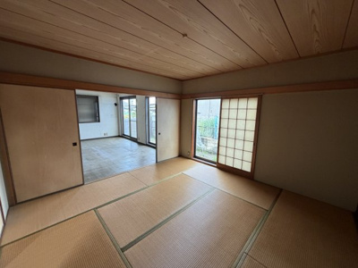 【和室】 | 商業施設と公園が身近に揃う、子育て世帯に嬉しい住環境〜姫路市大津区西土井中古戸建〜 | ゆったりとくつろげる和室です