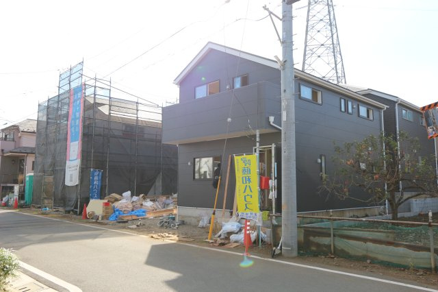 【Cradle garden】国分寺北町第６の外観|前面道路は交通量が少なく、お車が停めやすい環境です♪