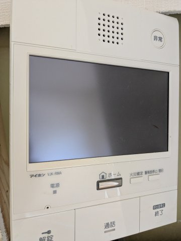 【防犯設備】 | コモダスパッソ天神 | 来訪者が確認できる防犯面に優れたオートロック＋テレビモニター付きインターフォン完備で安心です♪
