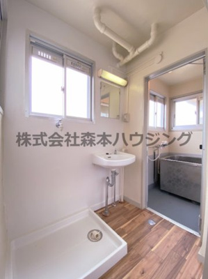 【洗面所】 | 　ビレッジハウス私部1号棟 | 忙しい朝には欠かせない洗面所です