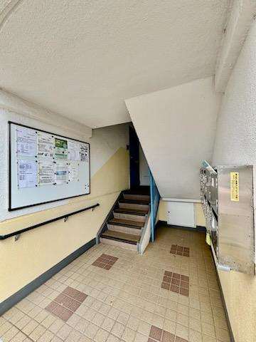 習志野台セントラルマンションのエントランス|清掃が行き届いており、整然としています。