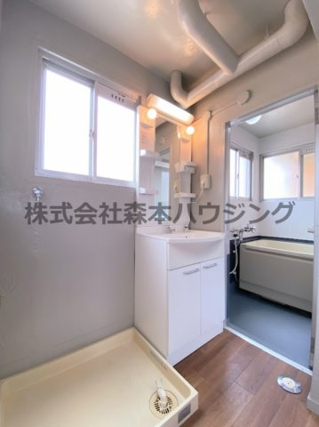 【洗面所】 | 　ビレッジハウス私部4号棟 | スペースが確保できる洗面所です