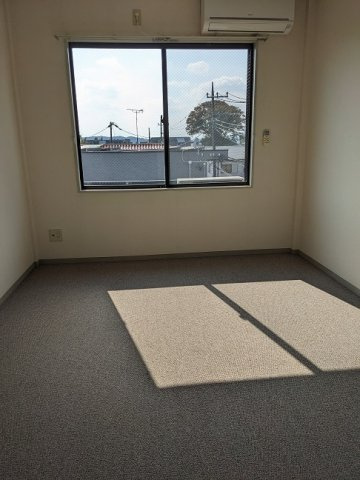 府中市白糸台６丁目のアパートの居間・リビング