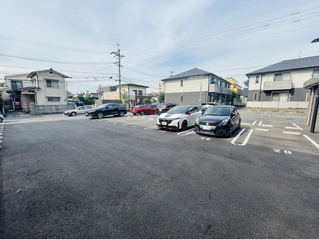 内山神岳ビルの駐車場