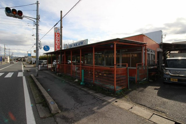 夜見町古家付土地の周辺|しんかわストアまで徒歩7分の距離になります。