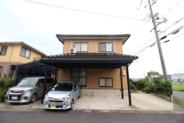 夜見町古家付土地の外観|奥行もしっかりある敷地になります。北西側道路は幅員約6ｍになります。