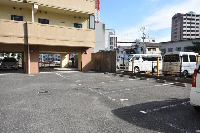F’s flats古船場の駐車場