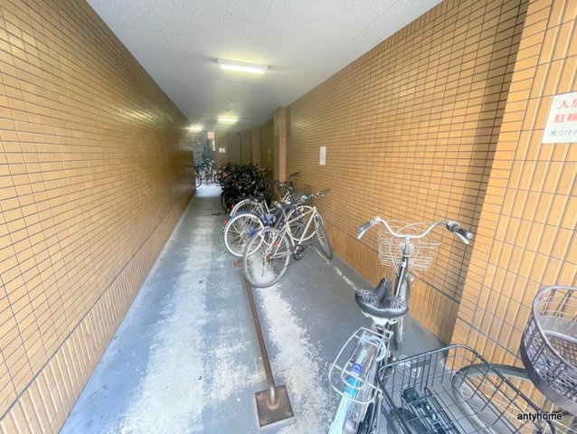 ドミール堺筋本町　仲介手数料無料の駐車場