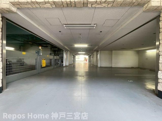 ラヴ神戸三宮の駐車場