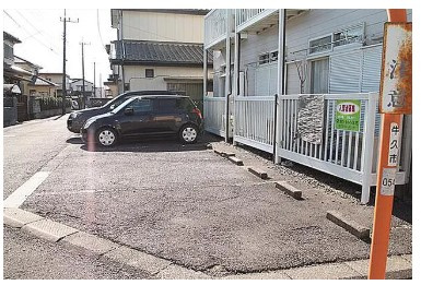 牛久市一棟アパートの駐車場