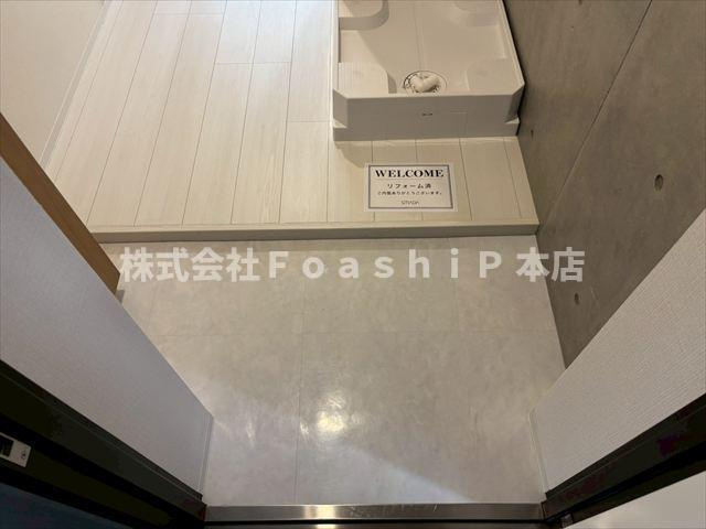 グレンジフォード高円寺南の玄関