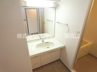 【独立洗面台】 | シャトーイノハナ | 使いやすい独立洗面台です