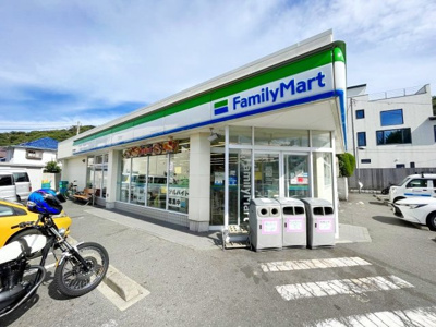 ファミリーマート逗子渚橋店 徒歩6分。 420m