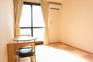 レオパレス三島広小路の居間・リビング