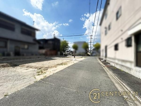 天理市前栽町 ２号棟 ／新築一戸建の前面道路含む現地写真