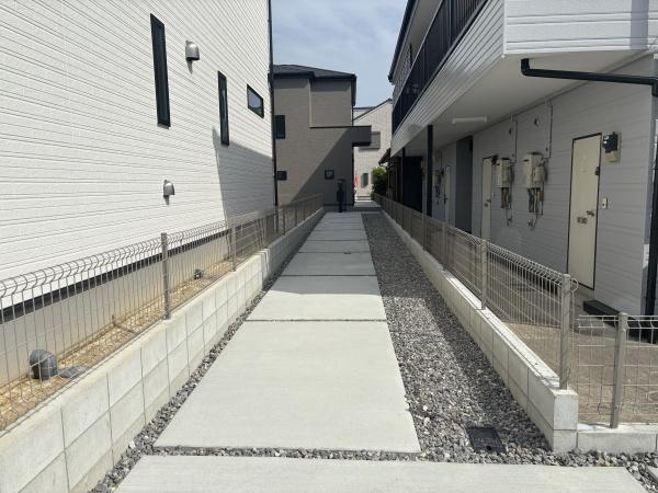 安城市赤松町4期　全2棟・2号棟の庭|草花で飾れるお庭。