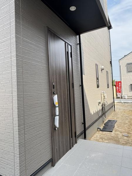 安城市赤松町4期　全2棟・2号棟の玄関|訪れる人を心地よく迎え入れます。