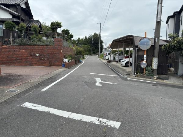 碧南市霞浦町　全10棟・3号棟の前面道路含む現地写真|前面道路です。