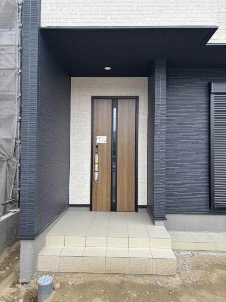 碧南市霞浦町　全10棟・8号棟の玄関|訪れる人を心地よく迎え入れます。