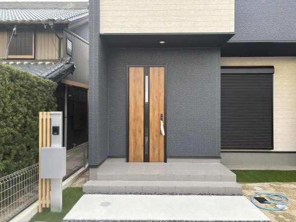 豊田市堤町　全3棟・1号棟の玄関|訪れる人を心地よく迎え入れます。