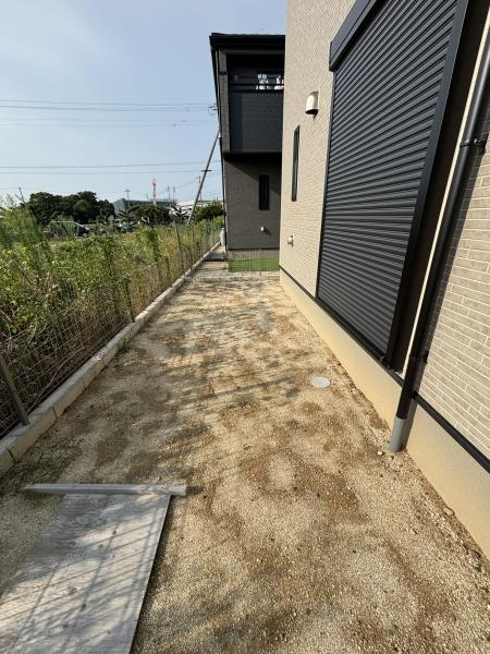 高浜市神明町2期　全6棟・4号棟の庭|ウッドデッキやBBQ。想像が膨らむお庭