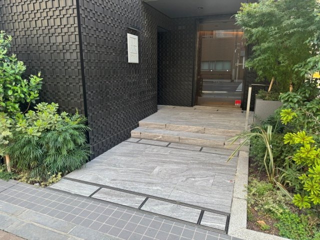 REFRAME 5 Iriyaのエントランス