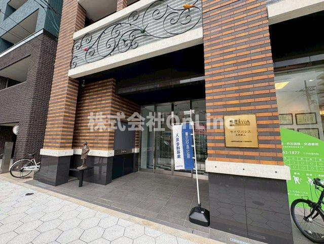 セイワパレス玉造駅上のエントランス