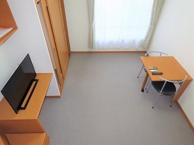 レオパレス諏訪形の居間・リビング|ベッド上からのアングルです