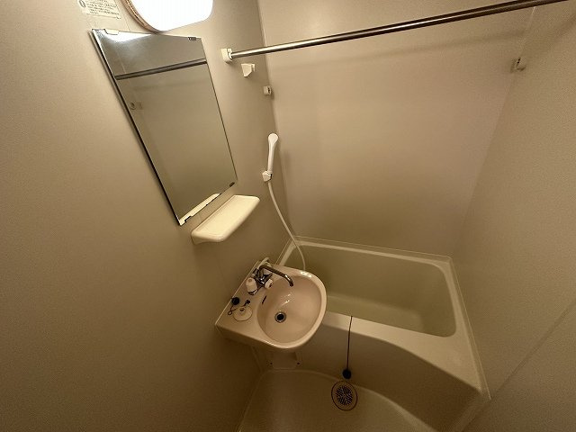 レオパレスラ　エスペランサの浴室|「同タイプの部屋の写真です」「現況優先」