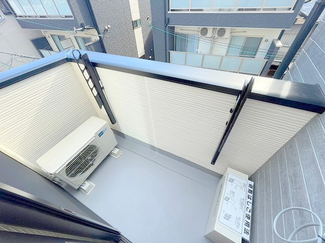 REGIA　OSAKA　CITY　KOMATSUのバルコニー