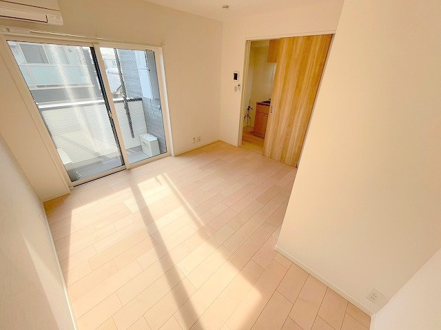 REGIA　OSAKA　CITY　KOMATSUの居間・リビング