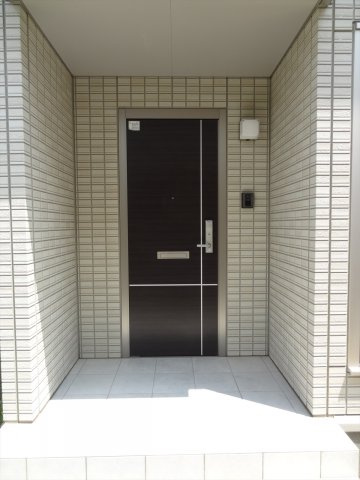 西条東タウンハウス　Ｄのエントランス