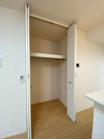 西条東タウンハウス　Ｄの収納