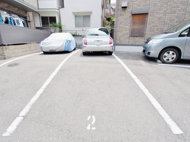 セジュール大原 弐番館の駐車場