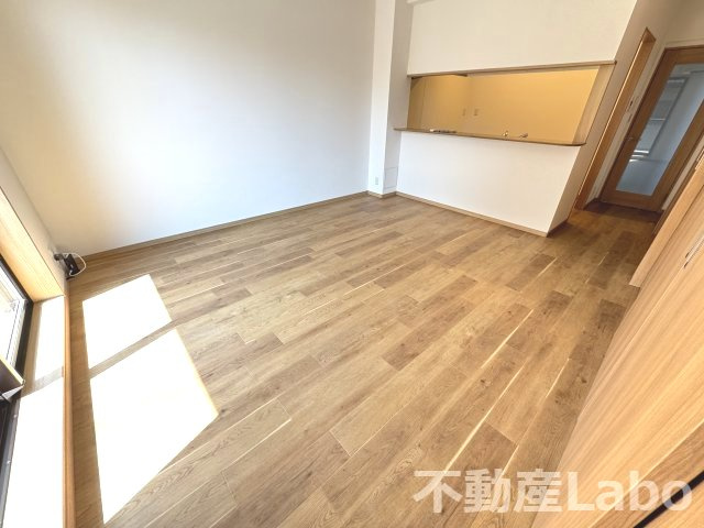 徳島市八万町下福万の賃貸マンションの居間・リビング