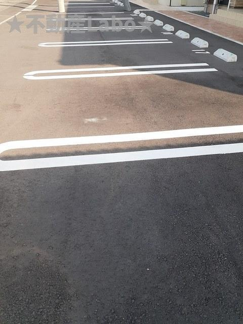ルミエール応神Ⅱの駐車場