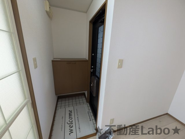 ドミール古川 A棟の玄関