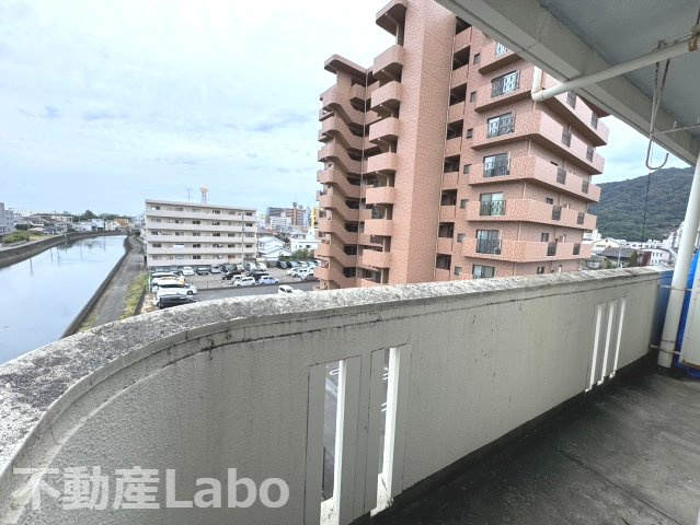 八番町リバーハイツのバルコニー