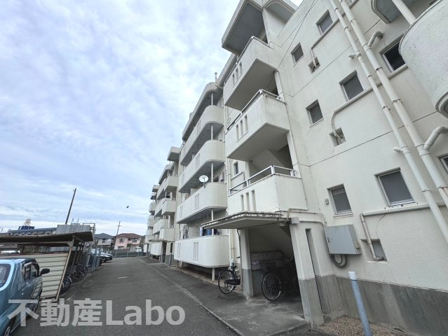 八番町リバーハイツの外観